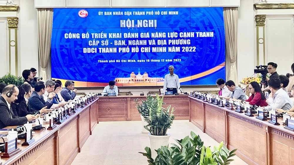 Phó Chủ tịch UBND TPHCM Võ Văn Hoan phát biểu tại hội nghị