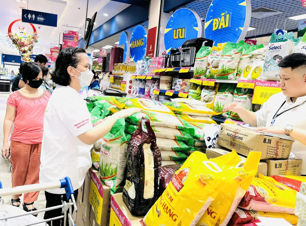 Sản phẩm bày bán tại hệ thống 800 điểm bán của Saigon Co.op được kiểm soát chặt chẽ an toàn vệ sinh thực phẩm