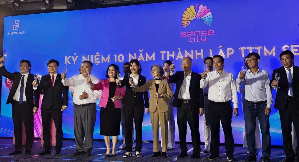 Các đại biểu tham dự Lễ kỷ niệm 10 năm thành lập Sense City