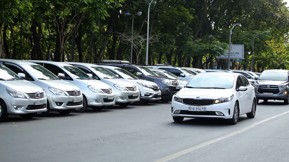 Bộ Tài chính bác tin phí trước bạ ô tô tăng 50%