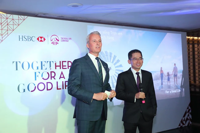 CEO AIA Việt Nam Wayne Besant và CEO HSBC Việt Nam Phạm Hồng Hải cùng chia sẻ tại sự kiện.