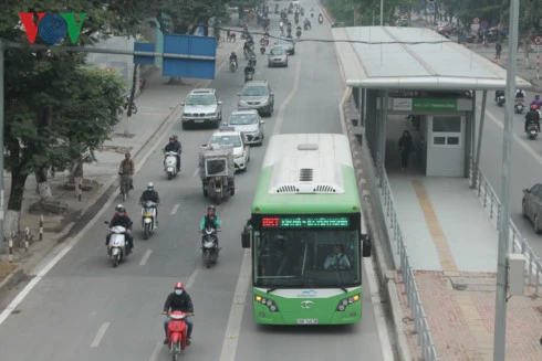 Tuyến buýt nhanh BRT đầu tiên của Hà Nội sau 5 tháng vận hành đã không được như kỳ vọng.
