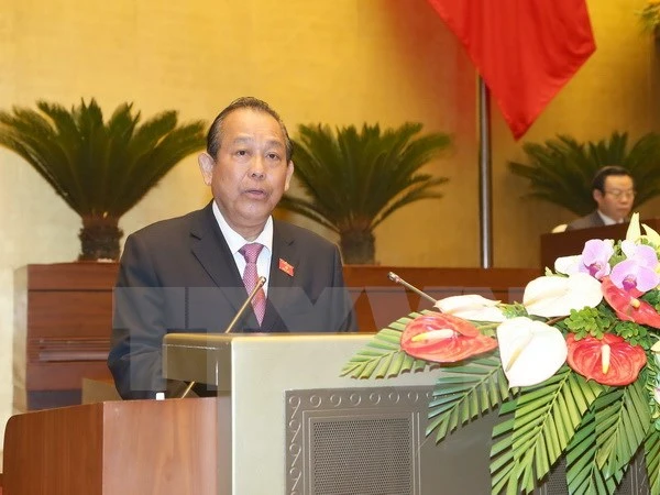 Phó Thủ tướng Thường trực Chính phủ Trương Hòa Bình trình bày Báo cáo.