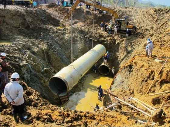 Tuyến ống nước sạch sông Đà về Hà Nội liên tục bị vỡ ảnh hưởng tới đời sống người dân và thiệt hại nặng nề về kinh tế
