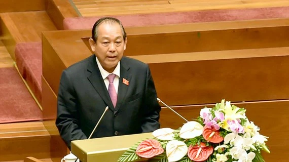 Phó Thủ tướng Trương Hòa Bình báo cáo Quốc hội về kinh tế - xã hội