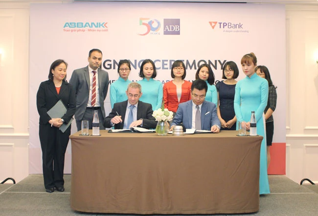 ADB hỗ trợ ABBank và TPBank 50 triệu USD phát triển cho vay thương mại