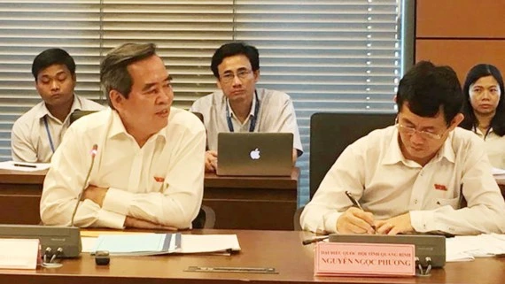 ĐB Nguyễn Văn Bình phát biểu tại phiên thảo luận tổ