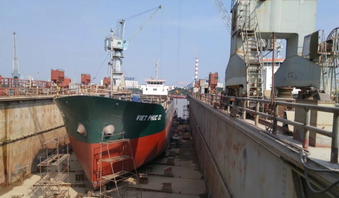 Công ty đóng tàu Phà Rừng dù đã tái cơ cấu nhưng vẫn gặp khó khăn, đang phải quay trở lại thế mạnh về sửa chữa tàu thay vì đóng mới - Ảnh: TIẾN THẮNG