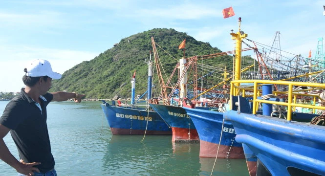 Ngư dân Nguyễn Công Quý (ở cảng cá Đề Gi, Phù Cát, Bình Định) đóng tàu vỏ thép hơn 14 tỉ đồng chỉ ra khơi được một lần rồi nằm bờ gần hai năm nay