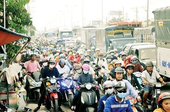 Bí thư Tỉnh ủy Sóc Trăng Nguyễn Văn Thể cho rằng nên đầu tư cho giao thông khu vực Nam bộ theo hình thức BOT