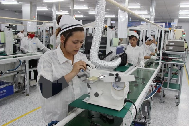 Sản xuất phụ kiện điện thoại di động tại Công ty RFTECH (100% vốn Hàn Quốc) Thái Nguyên.
