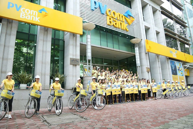 PVcomBank tổ chức xuống đường tư vấn khách hàng