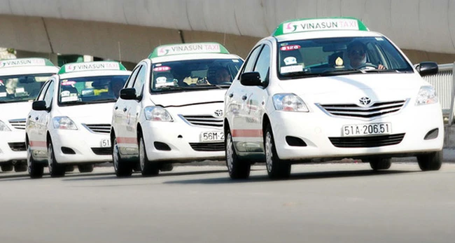 Cạnh tranh không lại Uber - Grab, Vinasun đẩy rủi ro về phía tài xế