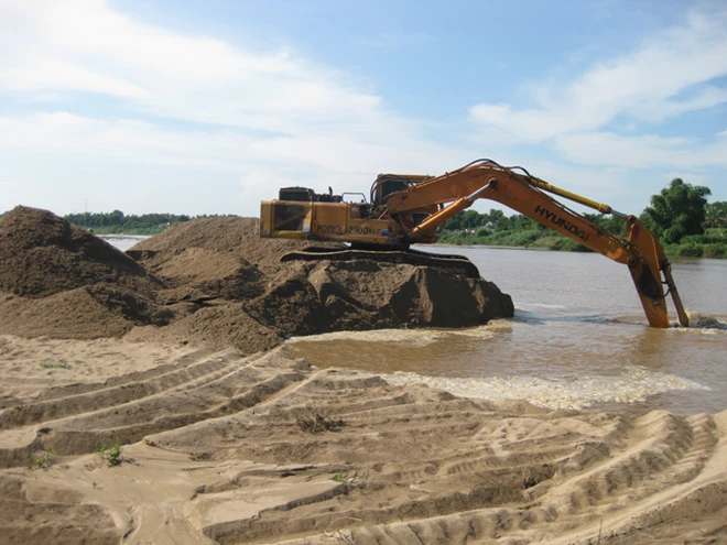 Lập đoàn kiểm tra các dự án khai thác cát làm dân bức xúc