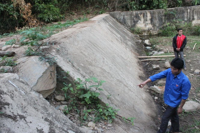 Công trình đập thủy lợi suối Lét ở xã Tam Chung, huyện Mường Lát được đầu tư 1,7 tỷ đồng nhưng không phát huy hiệu quả, hiện đang bỏ hoang 