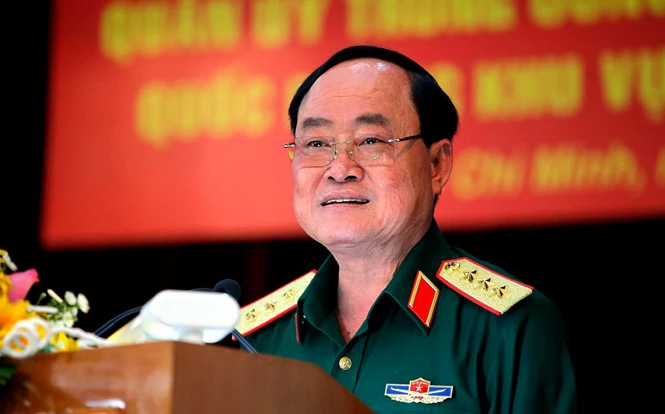 Thượng tướng Trần Đơn - Thứ trưởng Bộ Quốc phòng báo cáo tình hình sử đụng đất quốc phòng khu vực sân bay Tân Sơn Nhất tại Hội nghị sáng 8.8