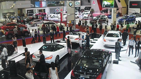 Doanh số thị trường ô tô giảm 15%