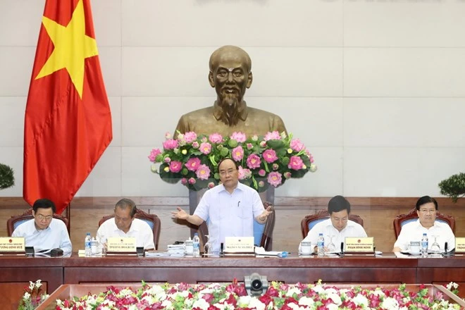 Thủ tướng Nguyễn Xuân Phúc chủ trì Phiên họp Thường trực Chính phủ bàn về các giải pháp thúc đẩy tăng trưởng năm 2017. 