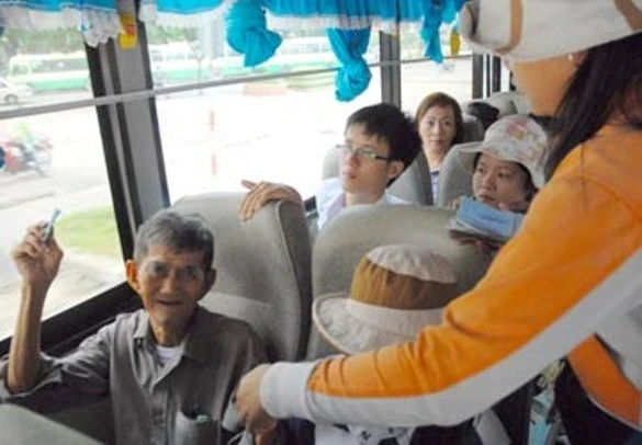 Miễn phí cho người 70 tuổi trở lên đi xe buýt