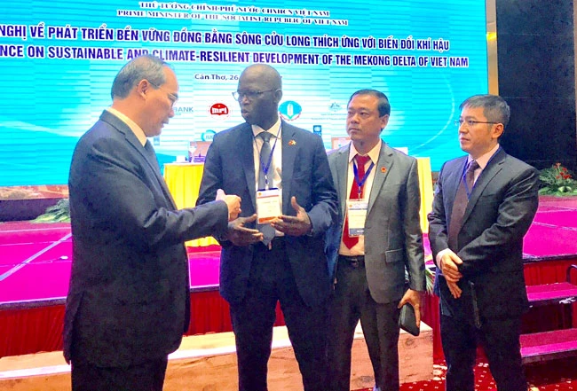 Ông Ousmane Dione, Giám đốc WB tại Việt Nam trao đổi ý kiến với các đại biểu. Ảnh: WB