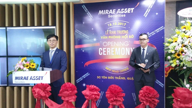Ông Kang Moon Kyung, Tổng giám đốc CTCK Mirae Asset (Việt Nam) phát biểu chào mừng quan khách.