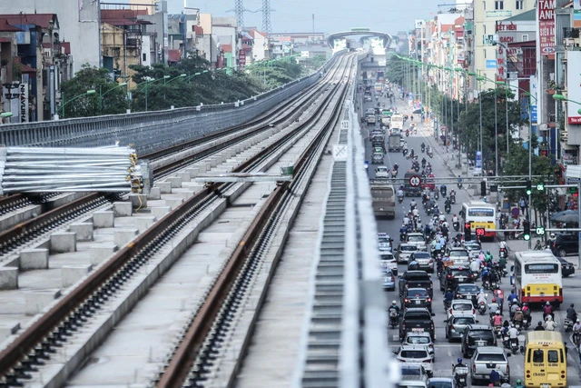 Giải ngân chậm khiến dự án đường sắt Cát Linh - Hà Đông thi công cầm chừng, vỡ kế hoạch chạy thử vào tháng 10 này - Ảnh: NGUYỄN KHÁNH
