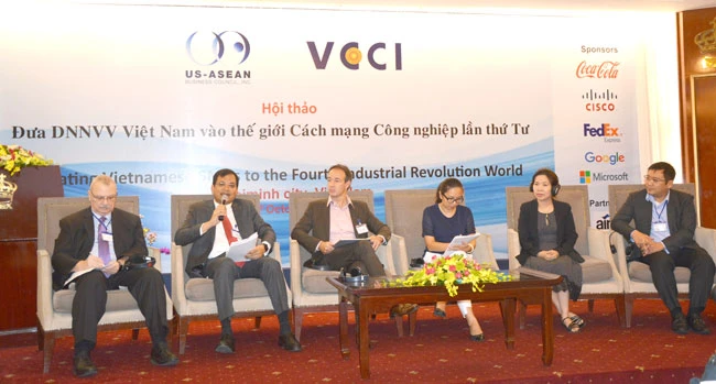 Lãnh đạo VCCI, lãnh đạo cấp cao USABC tọa đàm với các doanh nghiệp Việt Nam.