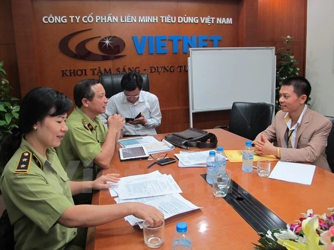 Cơ quan chức năng kiểm tra hoạt động kinh doanh đa cấp. (Nguồn: PV/Vietnam+)
