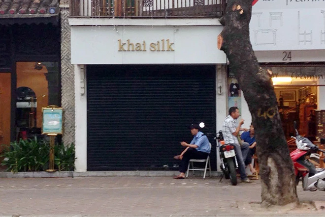 Quản lý thị trường TPHCM kiểm tra các cửa hàng Khaisilk