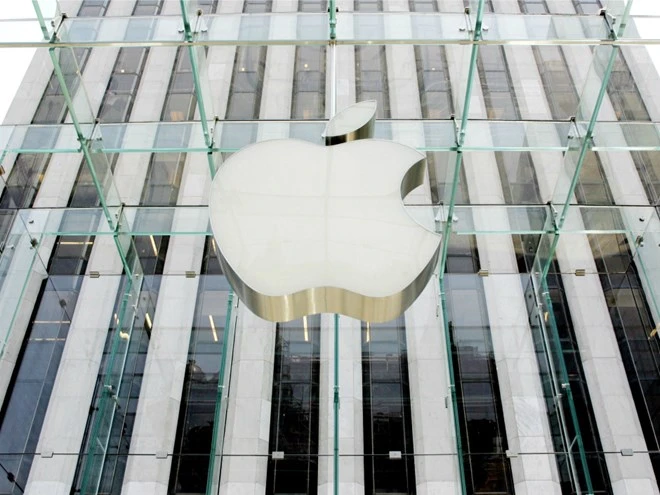 iPhone giúp Apple trở thành công ty có giá trị tới 900 tỷ USD