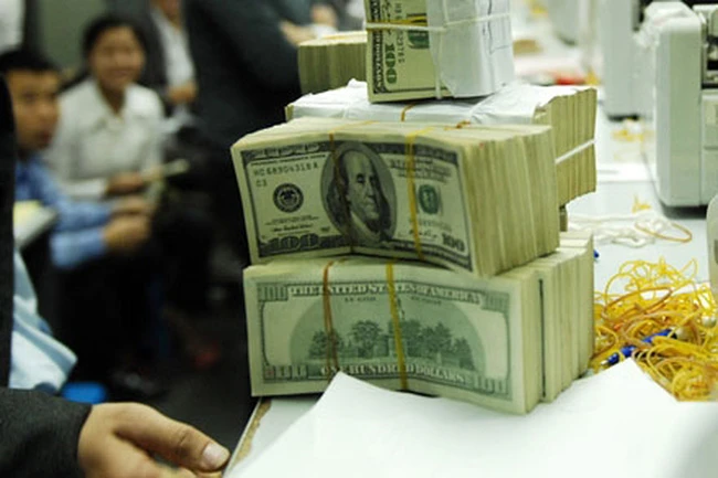 Tỷ giá ngày 8/11: Giá USD tại Vietcombank tăng mạnh