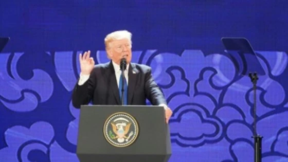 Tổng thống Hoa Kỳ Donald Trump phát biểu tại APEC CEO Summit chiều 10-11 -2017 ngay sau khi đến Đà Nẵng