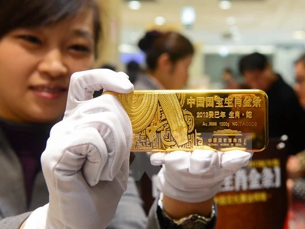 Vàng được bán tại một cửa hàng ở Bắc Kinh, Trung Quốc ngày 7/11/2012. (Nguồn: AFP/TTXVN)
