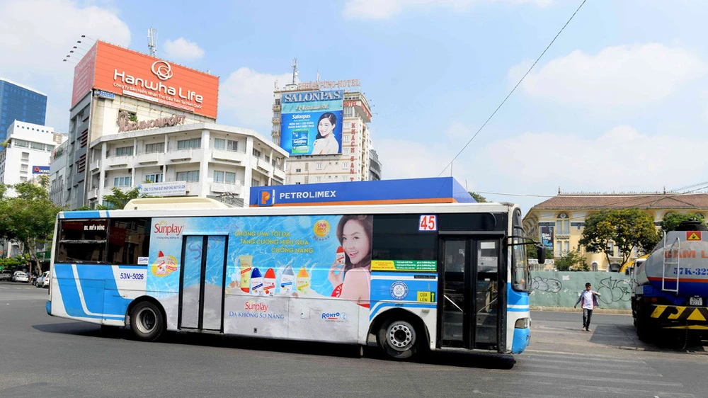 TPHCM: Thu 160 tỷ đồng từ quảng cáo trên thân xe buýt