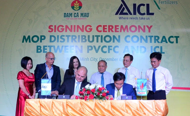 Đạm Cà Mau ký hợp đồng phân phối Kali Israel tại Việt Nam