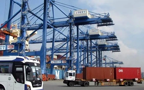 Doanh nghiệp logistics Việt Nam đang bị hạn chế về quy mô doanh nghiệp, nguồn vốn, kinh nghiệm và trình độ quản lý. (Ảnh minh họa: VnEconomy)