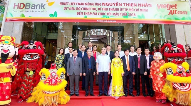Bí thư Thành ủy TPHCM Nguyễn Thiện Nhân thăm, gặp gỡ cán bộ, nhân viên (HDBank và Vietjet. 