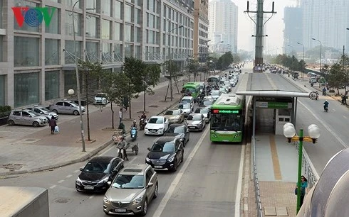Trung tâm Quản lý và điều hành giao thông đô thị đề xuất thành phố Hà Nội cho phép xe buýt thường dùng chung làn với xe BRT