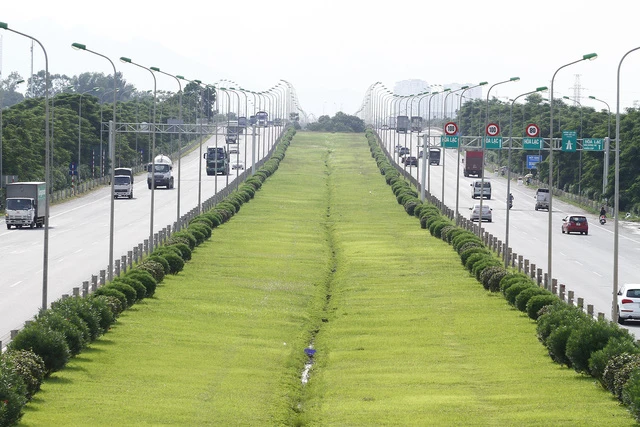 Đại lộ Thăng Long sẽ được phân lại làn đường hướng gần trung tâm Hà Nội - Ảnh: NAM TRẦN