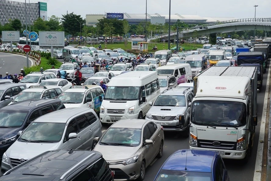 6 tháng đầu năm 2018 không xảy ra vụ ùn tắc giao thông nào tại khu vực sân bay Tân Sơn Nhất. Ảnh: M.Q