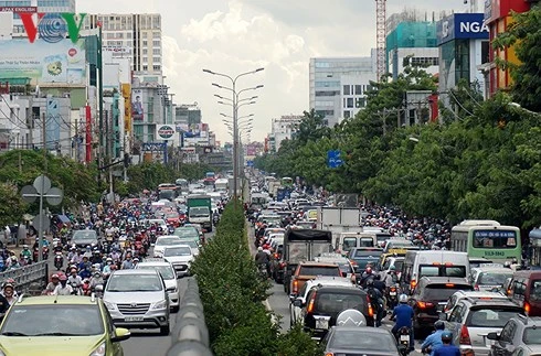 Các tuyến đường gần sân bay Tân Sơn Nhất cũng thường xuyên lâm vào cảnh ùn ứ.