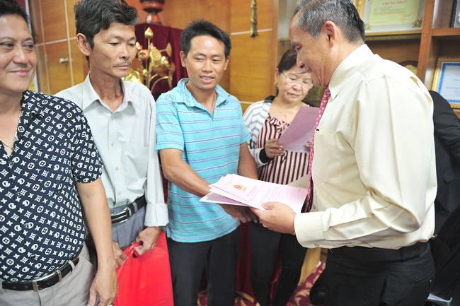Trao sổ đỏ khách hàng dự án Phước An - Nhơn Trạch - Đồng Nai