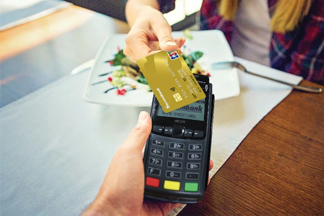 Chủ thẻ Sacombank JCB có thể thanh toán chạm