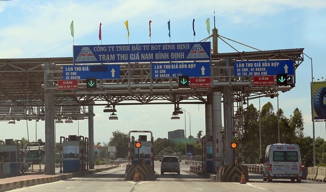 Trạm thu giá Nam Bình Định (do công ty TNHH Đầu tư BOT Bình Định làm chủ đầu tư) đặt trên quốc lộ 1A tại địa phận thị xã An Nhơn, tỉnh Bình Định. (Ảnh: Huy Hùng/TTXVN)