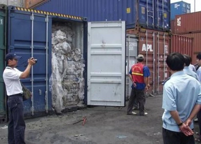 Tồn hàng nghìn container phế liệu do thiếu cơ chế phòng ngừa xa?