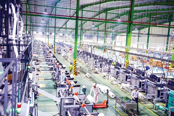 Dây chuyền sản xuất bao bì nhựa An Phát có quy mô sản xuất lớn, với chuỗi nhà máy hiện đại và lớn nhất Đông Nam Á. 