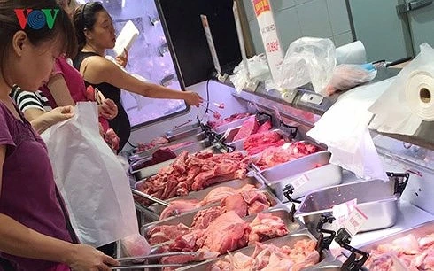 Giá thịt lợn đang tăng “chóng mặt”.