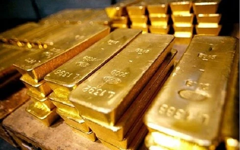 Giá vàng tiếp tục sụt giảm do đồng USD tăng giá