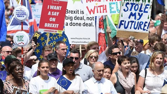 Người dân Anh yêu cầu trưng cầu dân ý lại về Brexit