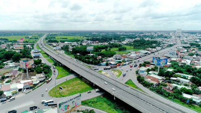 Cao tốc TPHCM – Long Thành – Dầu Giây giúp kết nối nhanh chóng tuyến đường từ Biên Hòa tới trung tâm TPHCM.